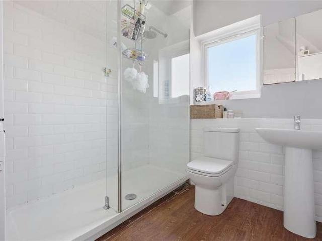 3 bed flat for sale