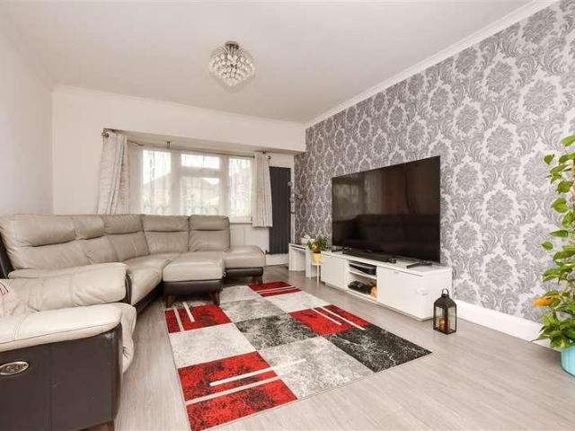 3 bed flat for sale