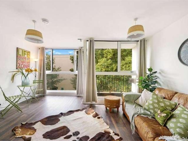 3 bed flat for sale