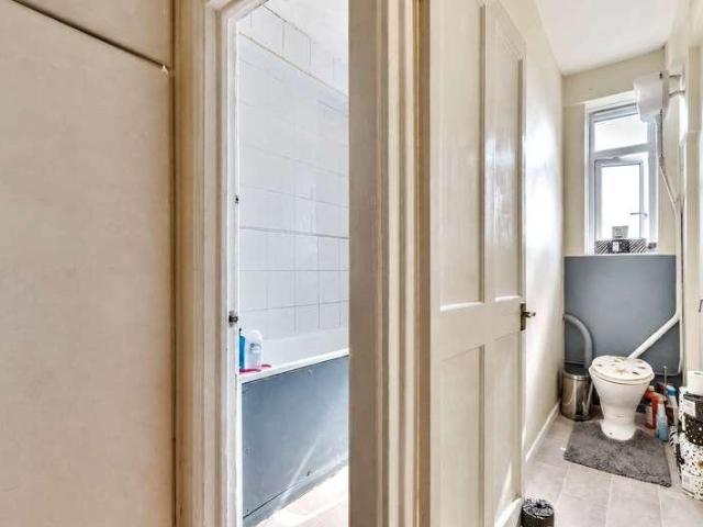 3 bed flat for sale