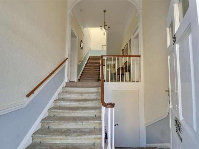 3 bed flat for sale