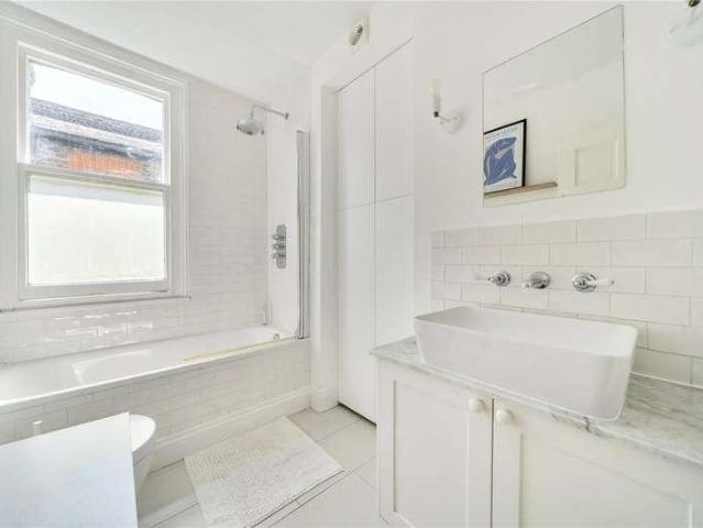 3 bed flat for sale