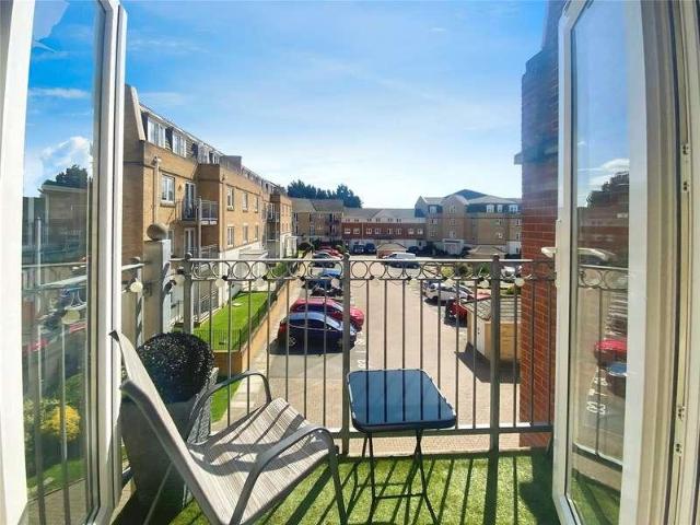 3 bed flat for sale