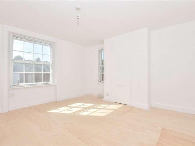3 bed flat for sale
