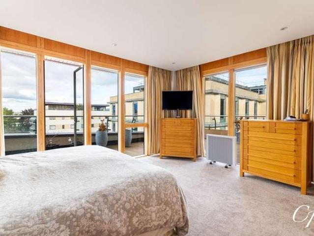 3 bed flat for sale