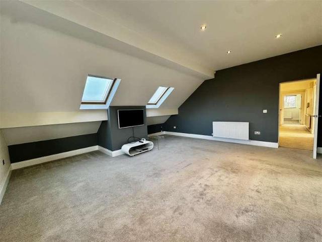 3 bed flat for sale
