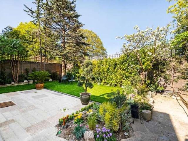 3 bed flat for sale