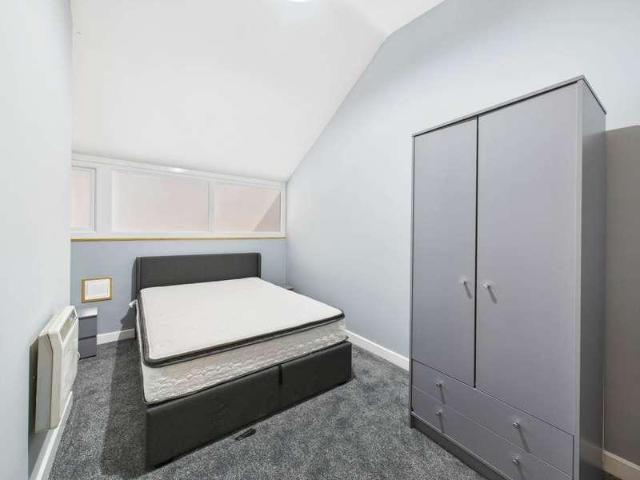 3 bed flat for sale