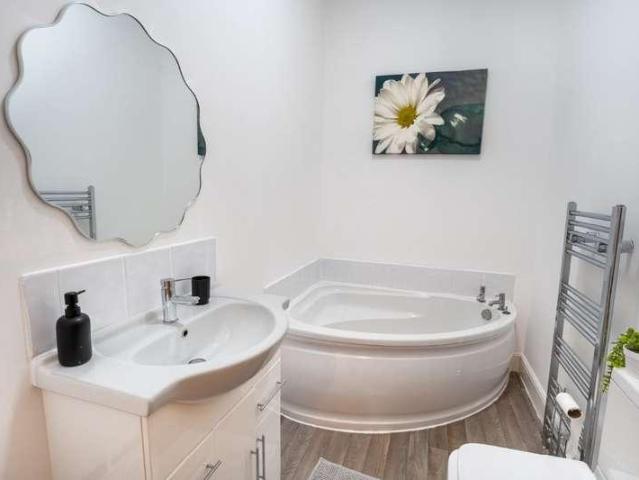 3 bed flat for sale