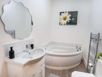 3 bed flat for sale