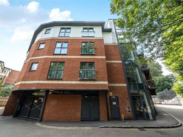 3 bed flat for sale