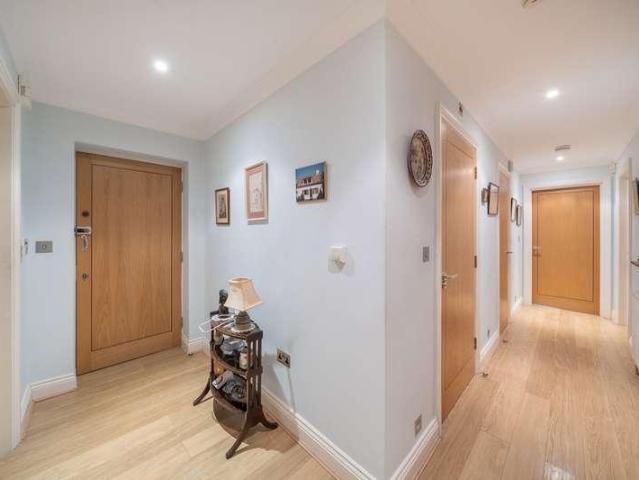 3 bed flat for sale