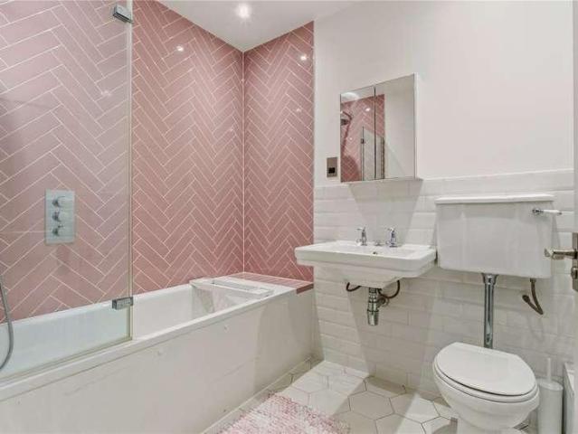 3 bed flat for sale