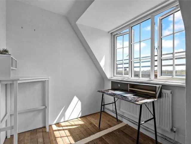3 bed flat for sale