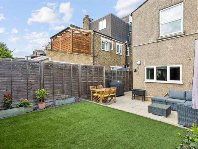 3 bed flat for sale