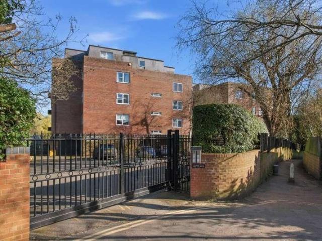 3 bed flat for sale
