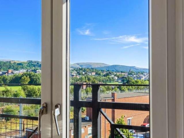 3 bed flat for sale