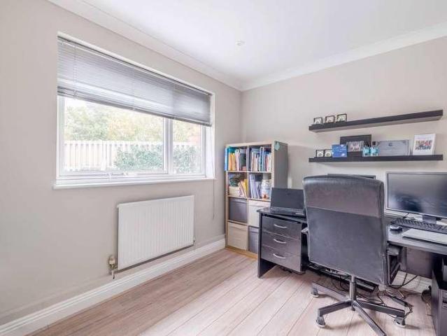 3 bed flat for sale