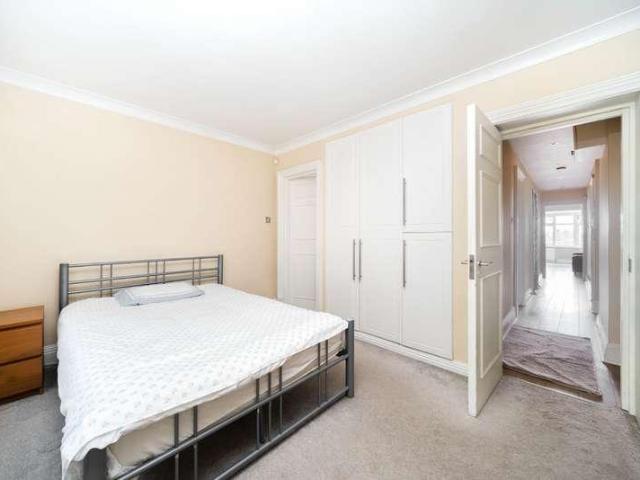 3 bed flat for sale