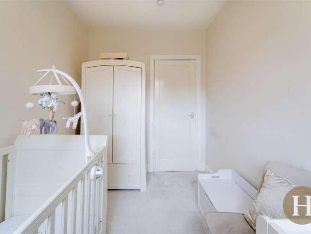 3 bed flat for sale