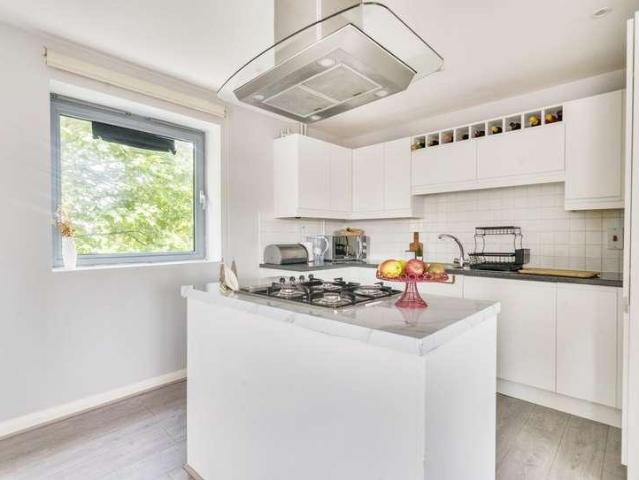3 bed flat for sale
