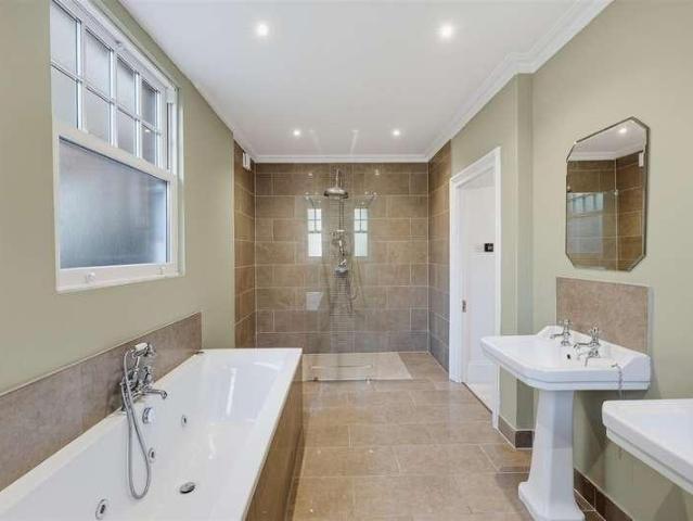 3 bed flat for sale