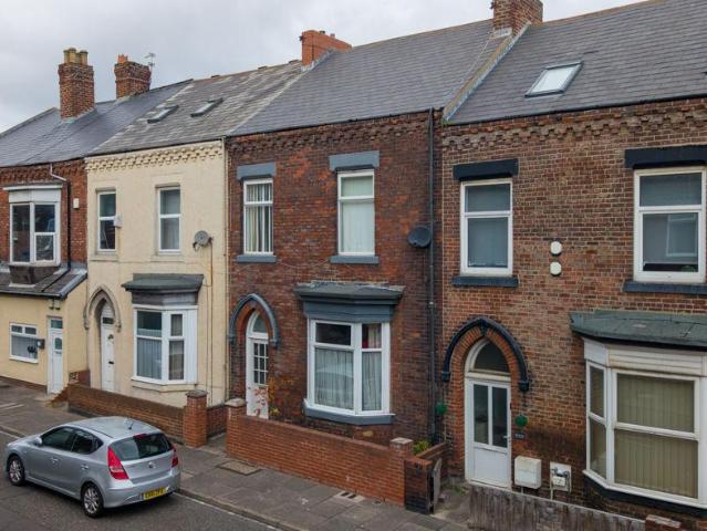 3 bed flat for sale