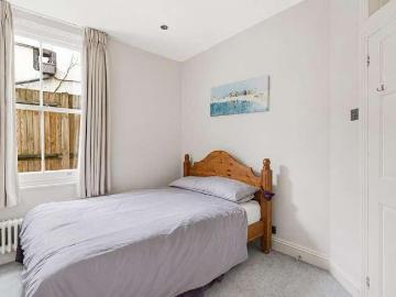 3 bed flat for sale