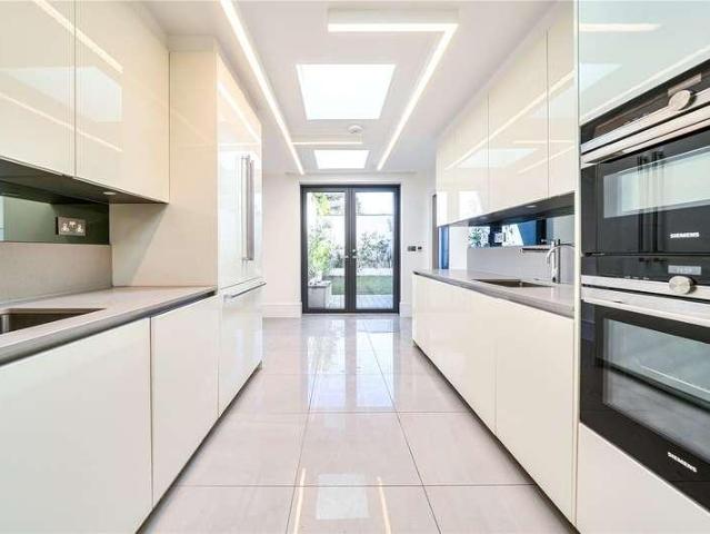 3 bed flat for sale