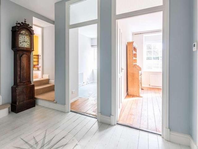 3 bed flat for sale