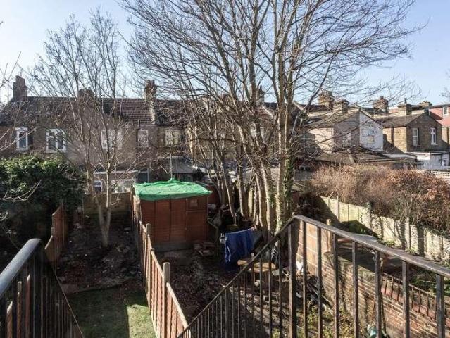 3 bed flat for sale