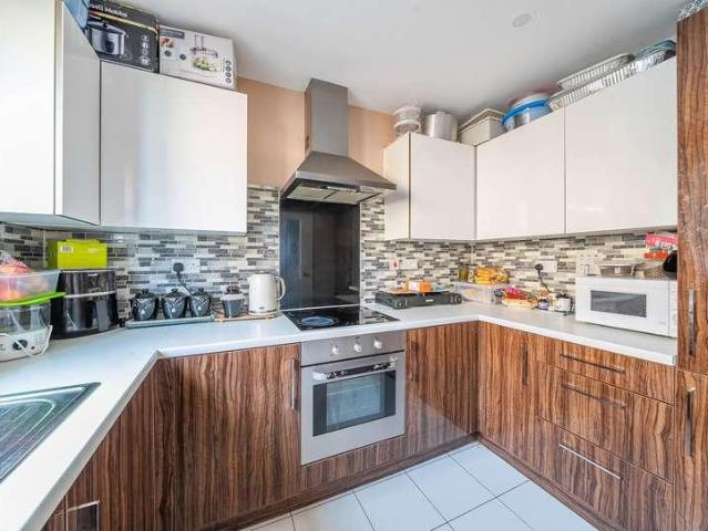 3 bed flat for sale