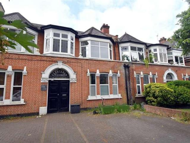 3 bed flat for sale