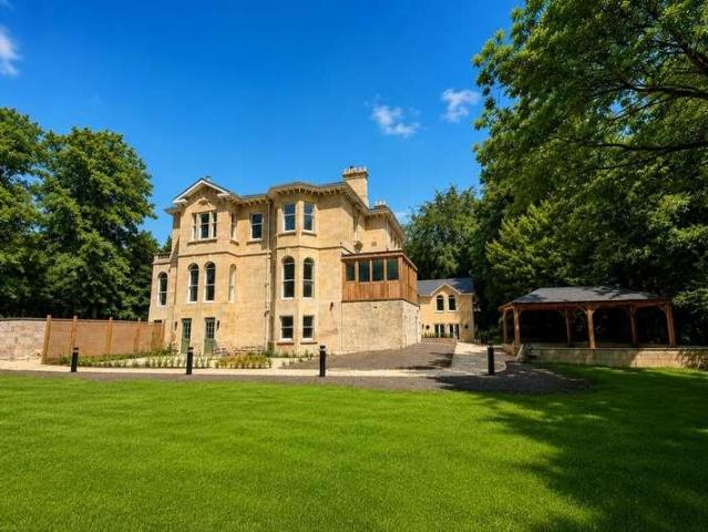 3 bed flat for sale