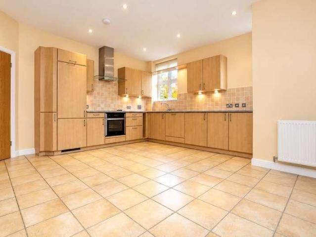 3 bed flat for sale