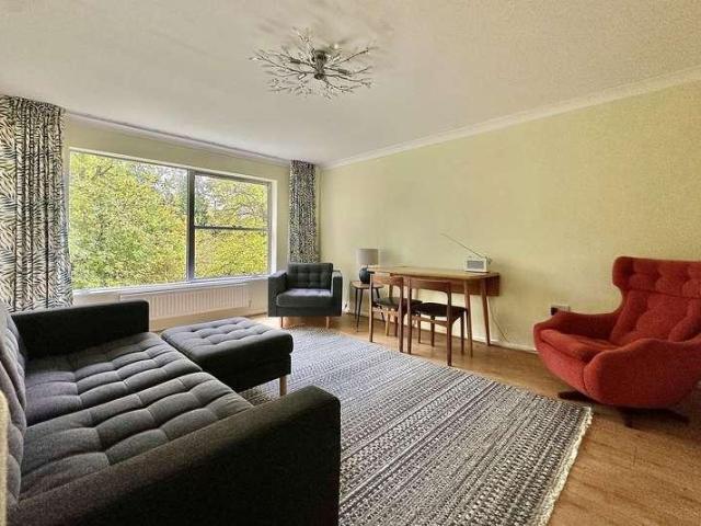3 bed flat for sale