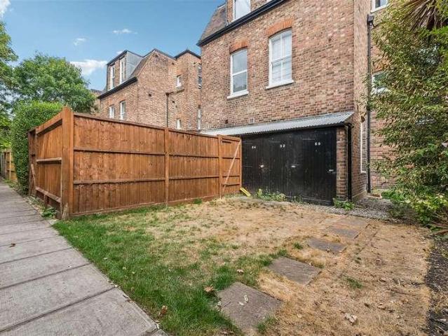3 bed flat for sale