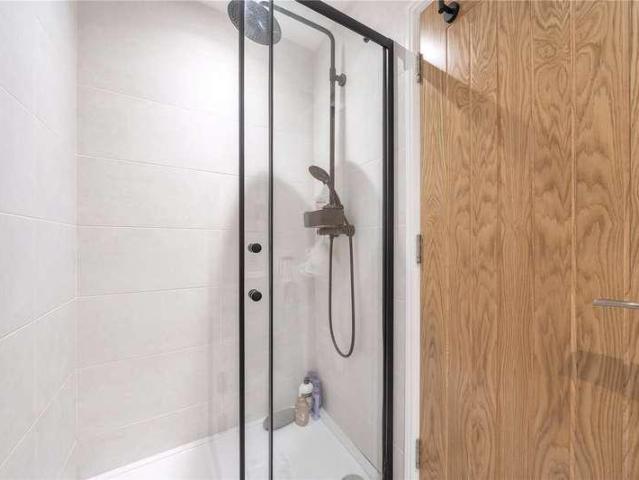 3 bed flat for sale