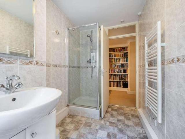 3 bed flat for sale