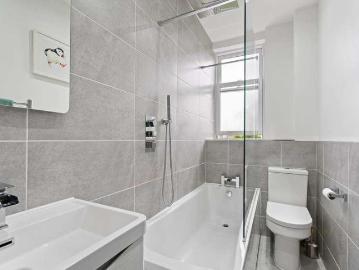 3 bed flat for sale