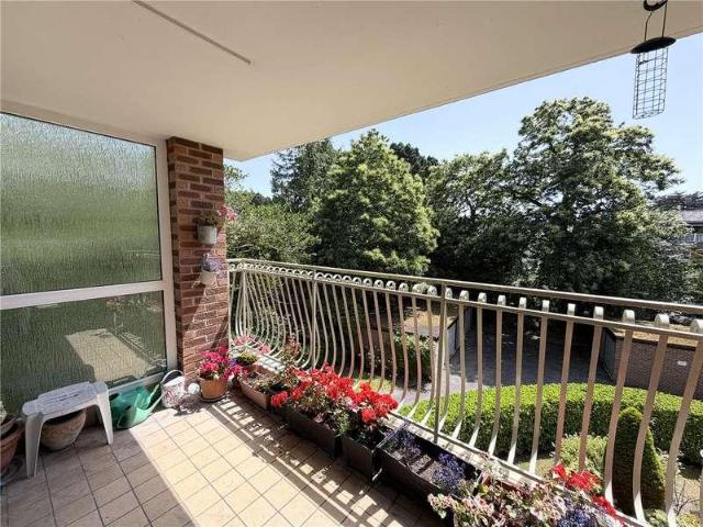 3 bed flat for sale