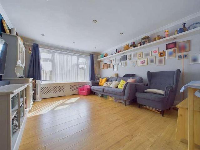 3 bed flat for sale