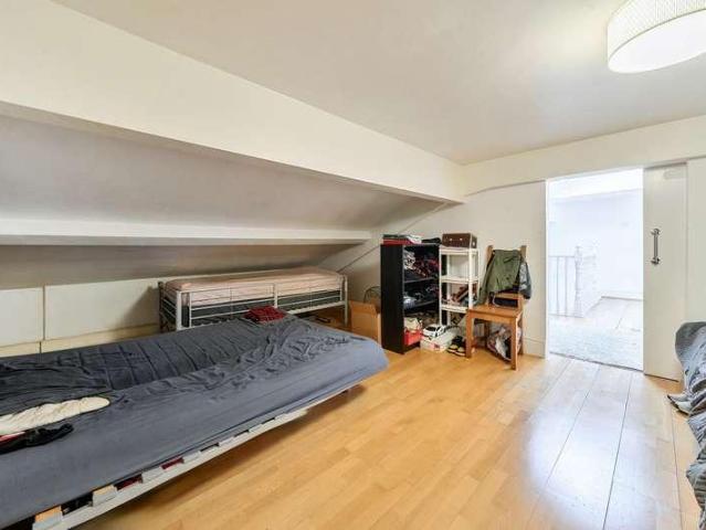 3 bed flat for sale