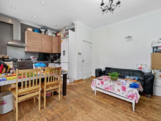 3 bed flat for sale