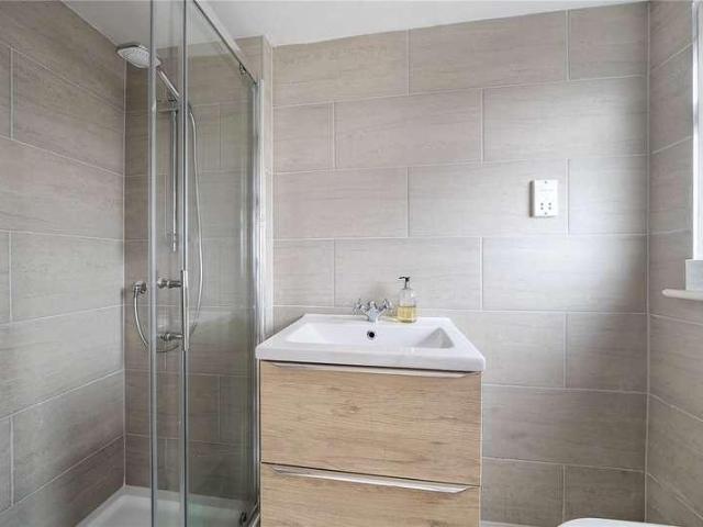 3 bed flat for sale