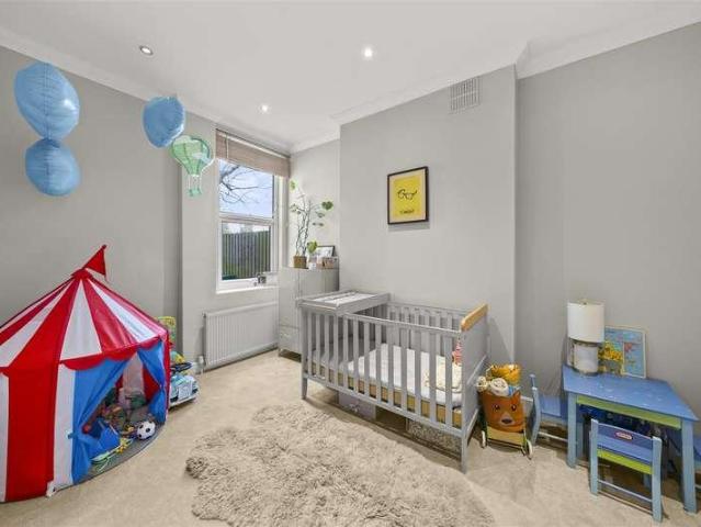 3 bed flat for sale
