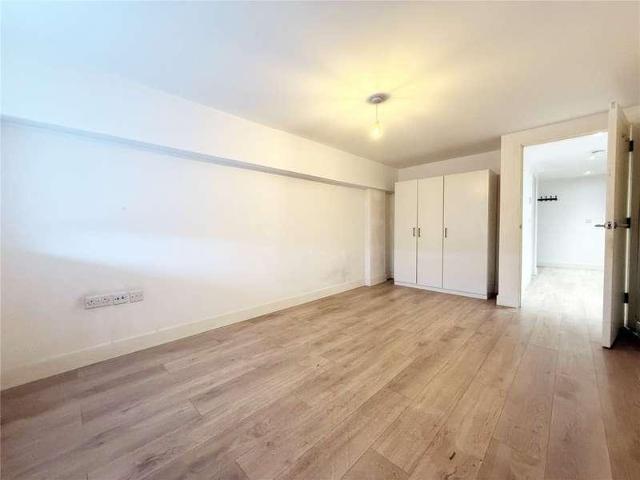3 bed flat for sale