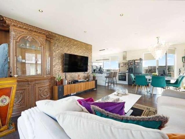 3 bed flat for sale