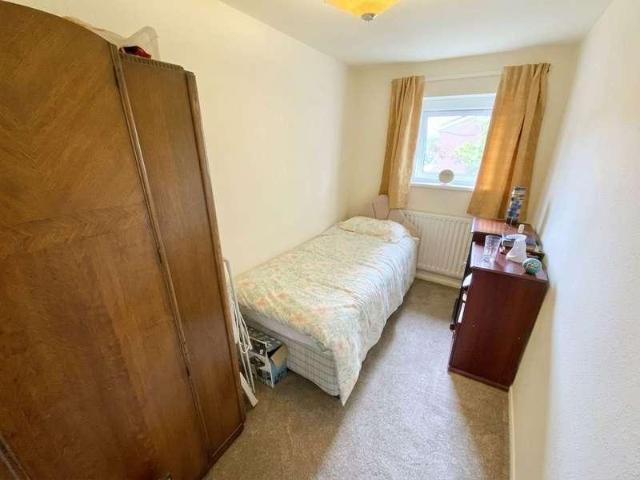 3 bed flat for sale