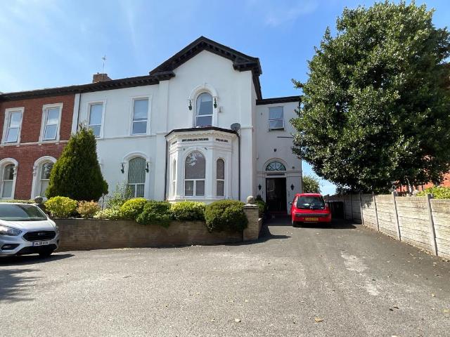 3 bed flat for sale